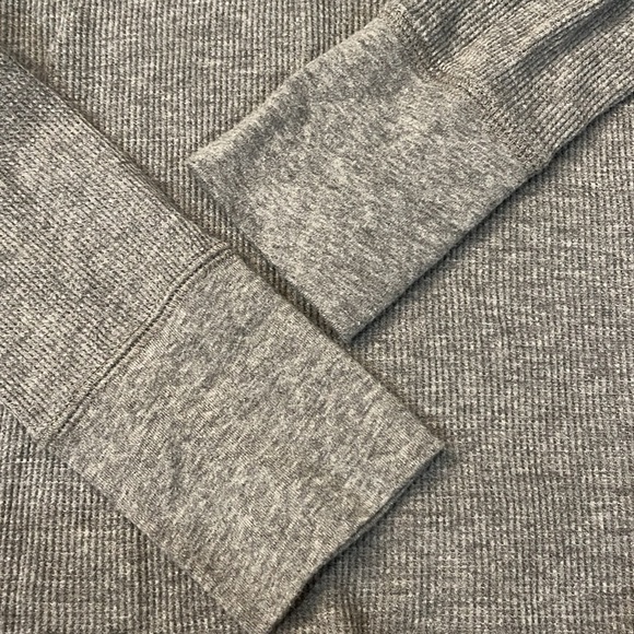 Grey medium waffle long sleeve, very good condition! - Picture 3 of 3